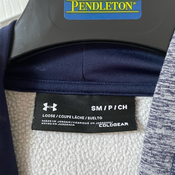 Under Armour hoodie, loose fit size small - Picture 2 of 3